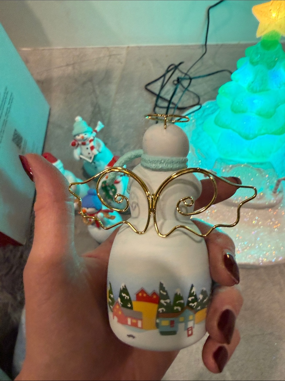 Hallmark Keepsake Snowman Choir Music Box - Red, Green, White - Picture 15 of 16